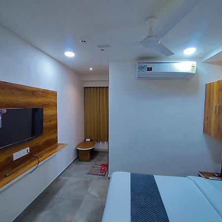 אחמדאבאד Hotel Lee Park מראה חיצוני תמונה