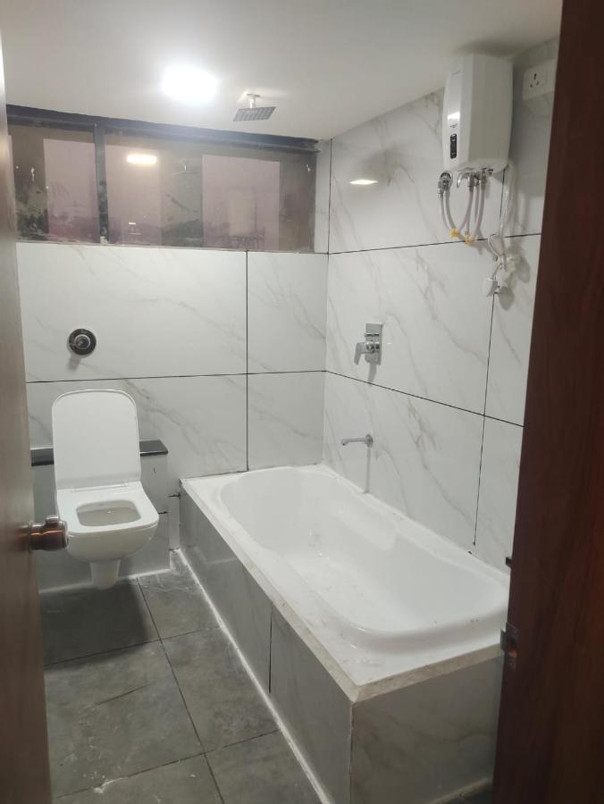 אחמדאבאד Hotel Lee Park מראה חיצוני תמונה