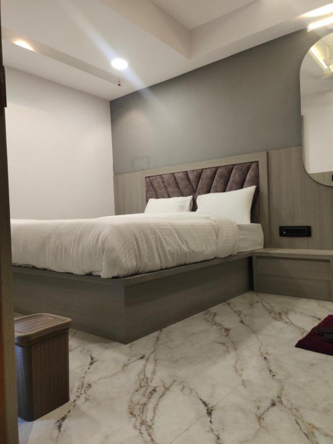 אחמדאבאד Hotel Lee Park מראה חיצוני תמונה