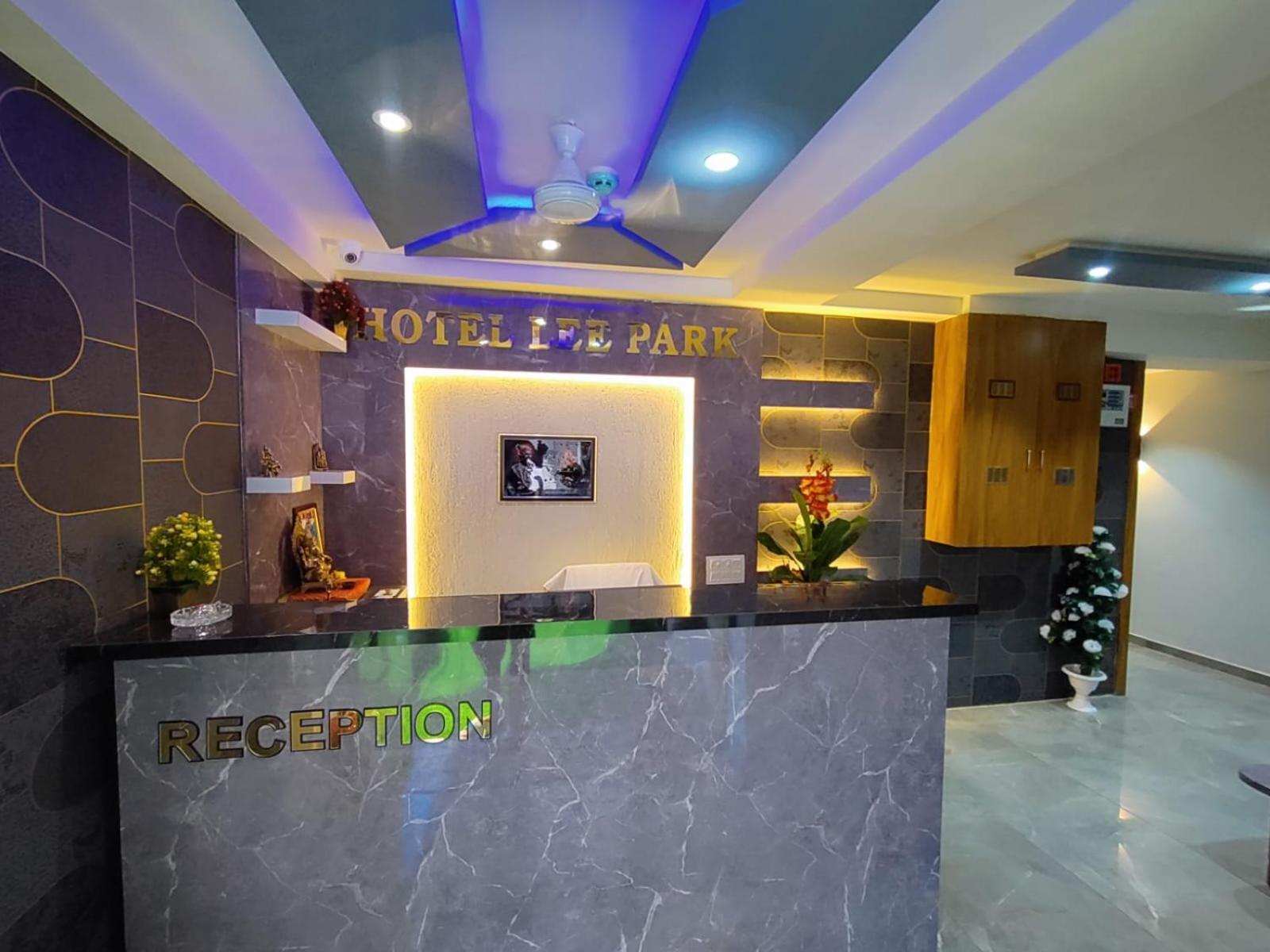 אחמדאבאד Hotel Lee Park מראה חיצוני תמונה